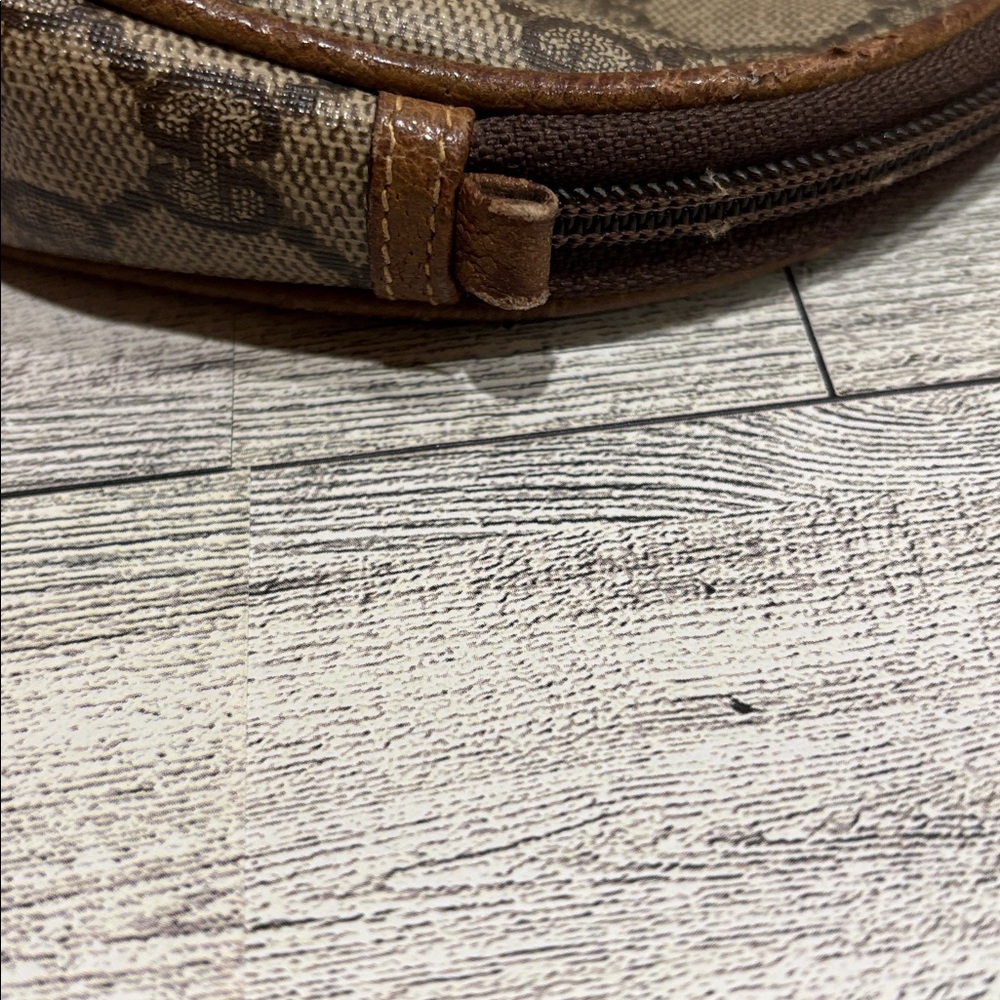 Gucci Beige and Brown Monogram Clutch - Picture 6 of 8